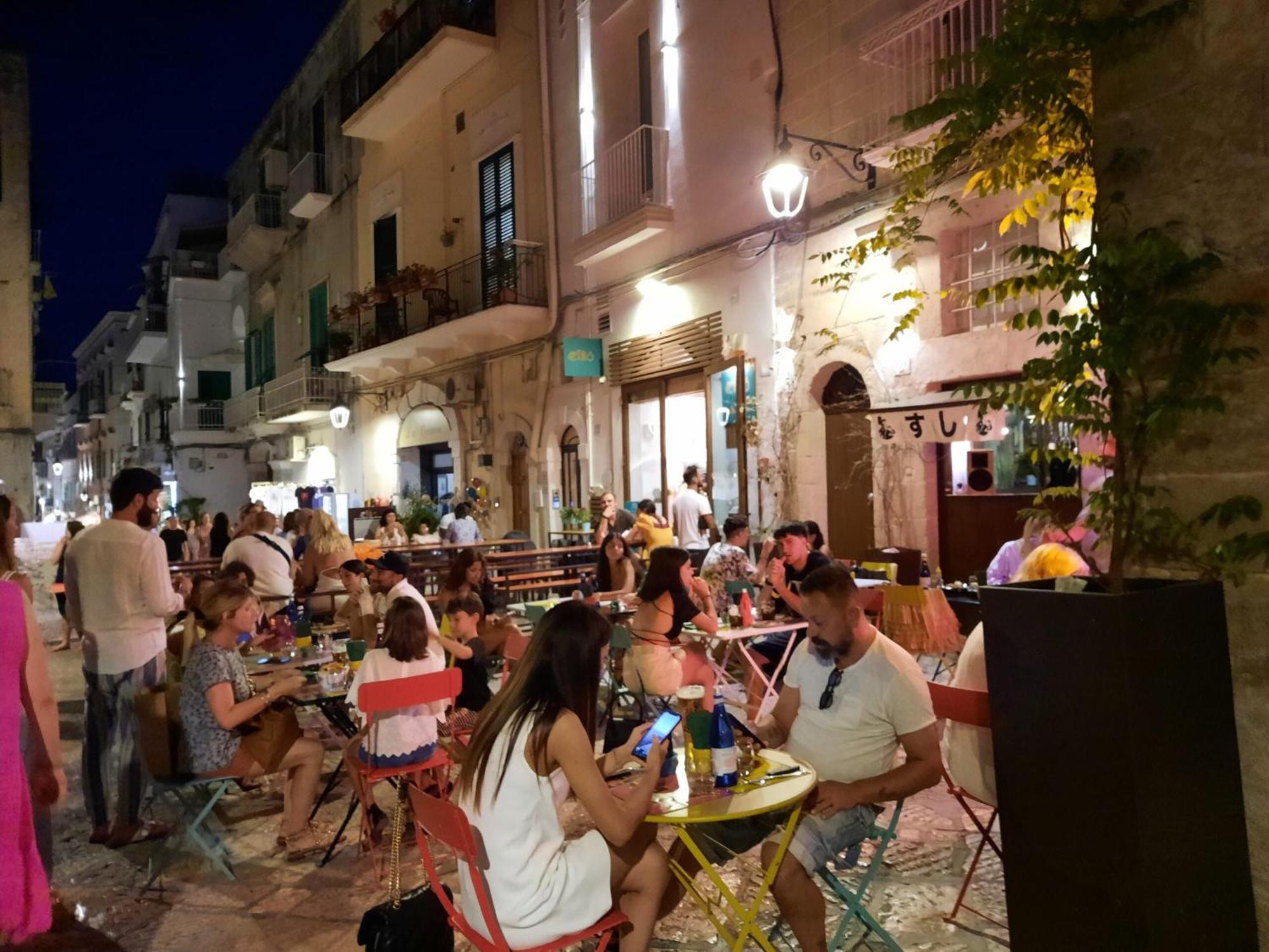 Fd Apartments - Zoe Prestigioso Appartamento Vicino Alla Stazione E Al Centro Monopoli Ngoại thất bức ảnh
