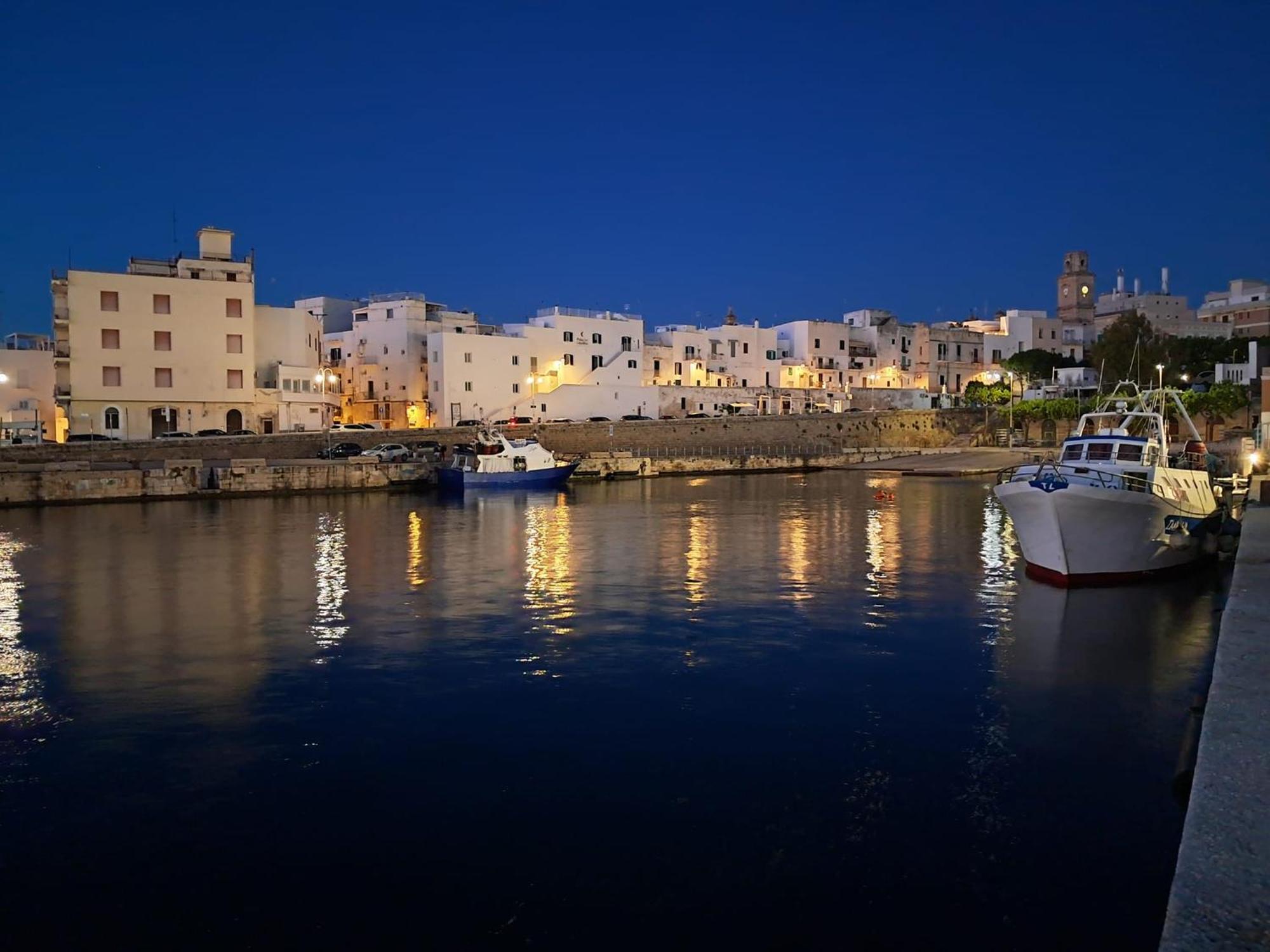 Fd Apartments - Zoe Prestigioso Appartamento Vicino Alla Stazione E Al Centro Monopoli Ngoại thất bức ảnh