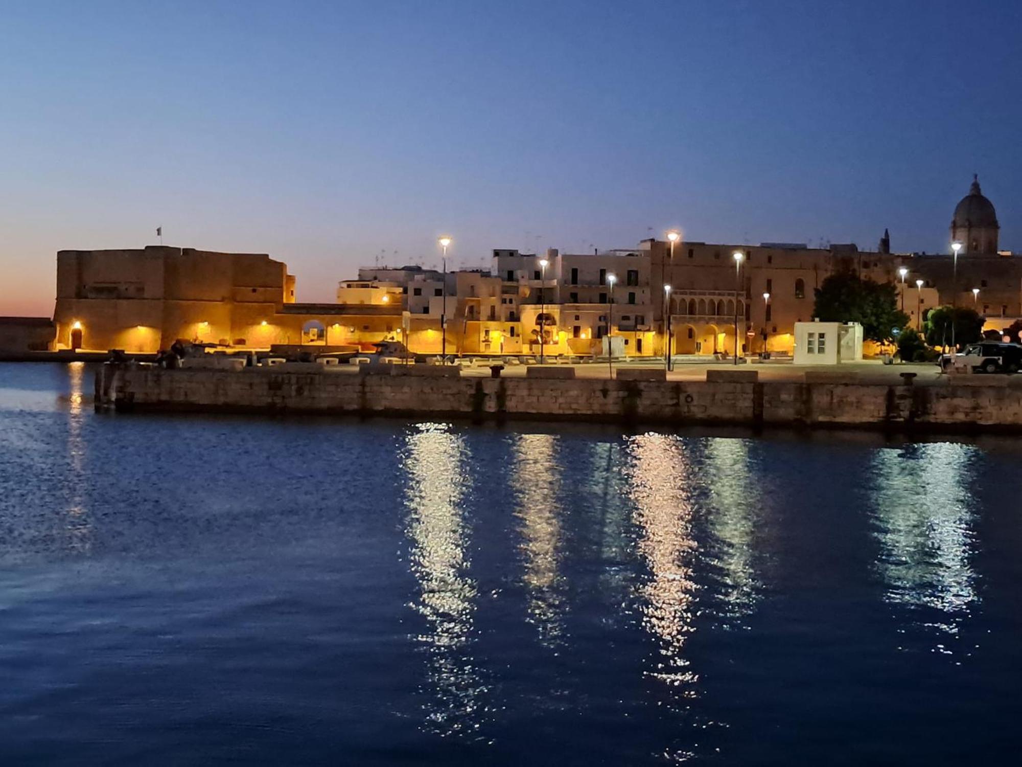 Fd Apartments - Zoe Prestigioso Appartamento Vicino Alla Stazione E Al Centro Monopoli Ngoại thất bức ảnh