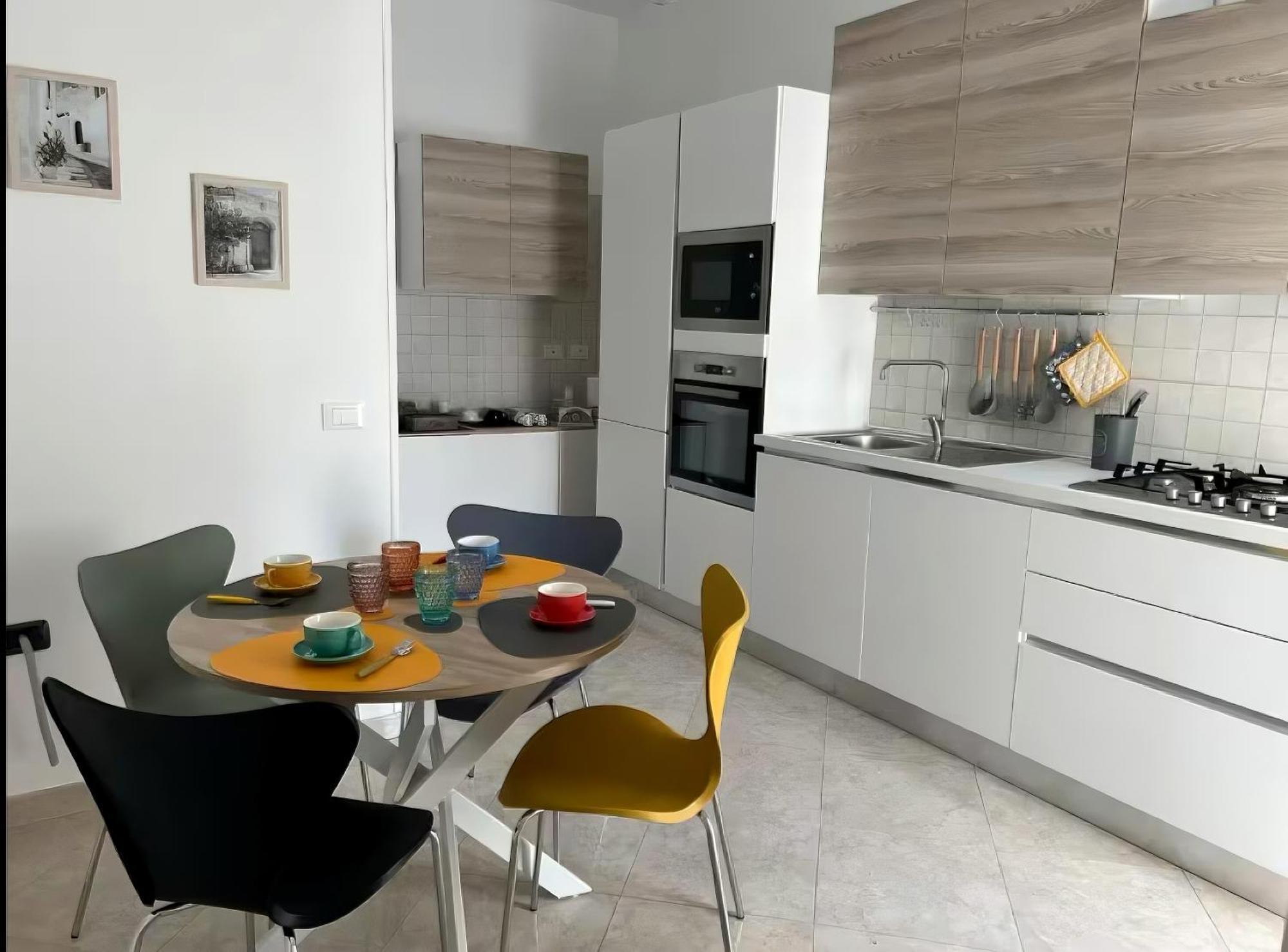 Fd Apartments - Zoe Prestigioso Appartamento Vicino Alla Stazione E Al Centro Monopoli Ngoại thất bức ảnh
